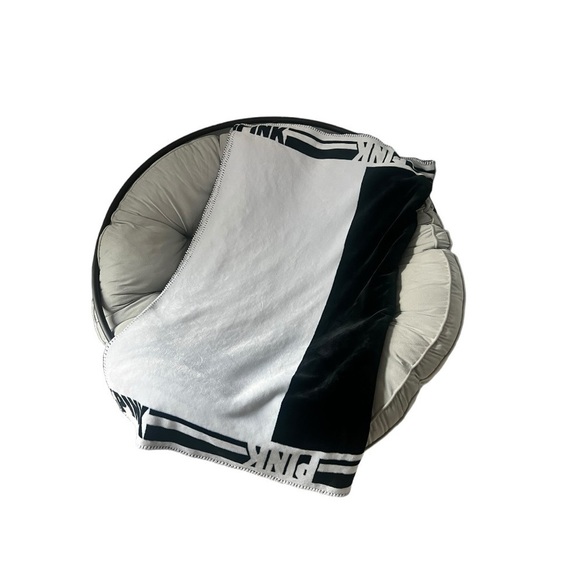 VS PINK X Leopard print Sherpa blanket - Picture 2 of 7